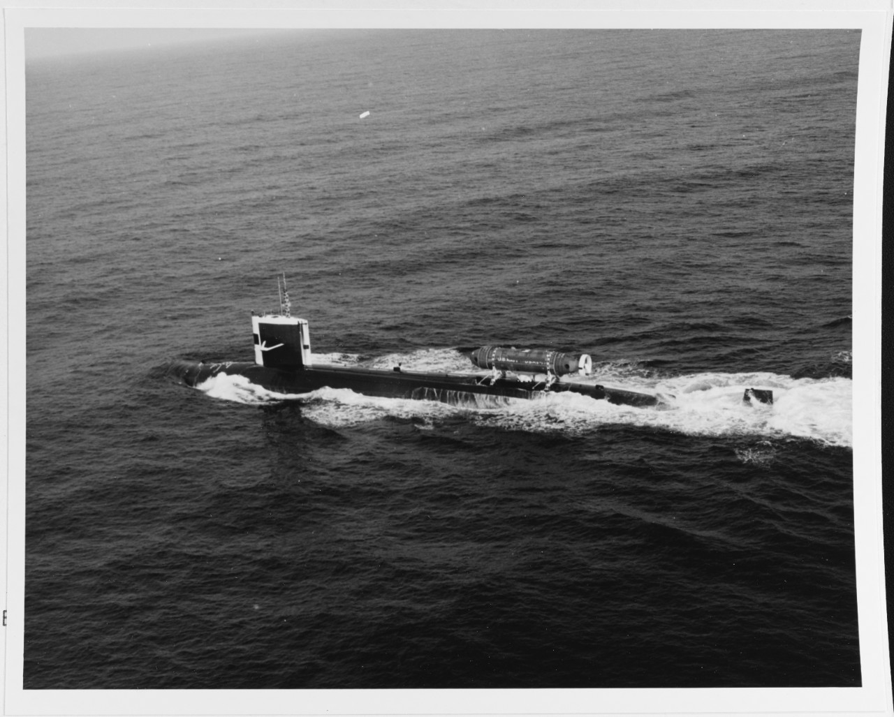 Архивная фотография USS Pintado с DSRV-1 на кормовой палубе